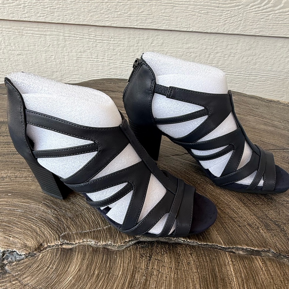 Easy Street Black Strappy Heels with Block Heel  Size 8